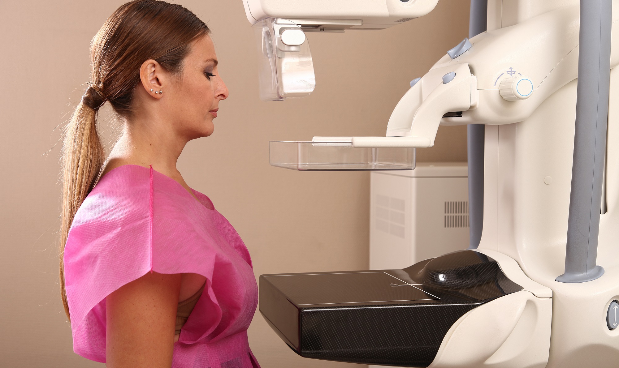 Как сделать маммографию в поликлинике. Маммография. Аппарат для маммографии. Маммография молочных желез.